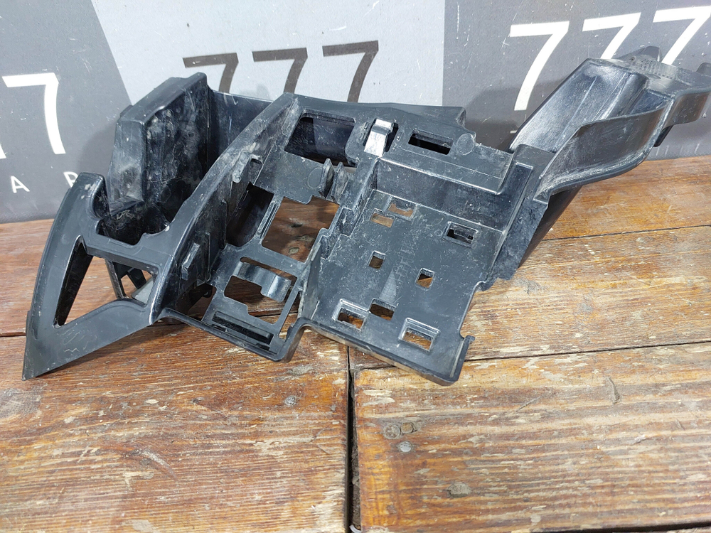 Кронштейн заднего бампеpа левый Mercedes GLS (X167) 19-нв Б/У Оригинал A1678800901