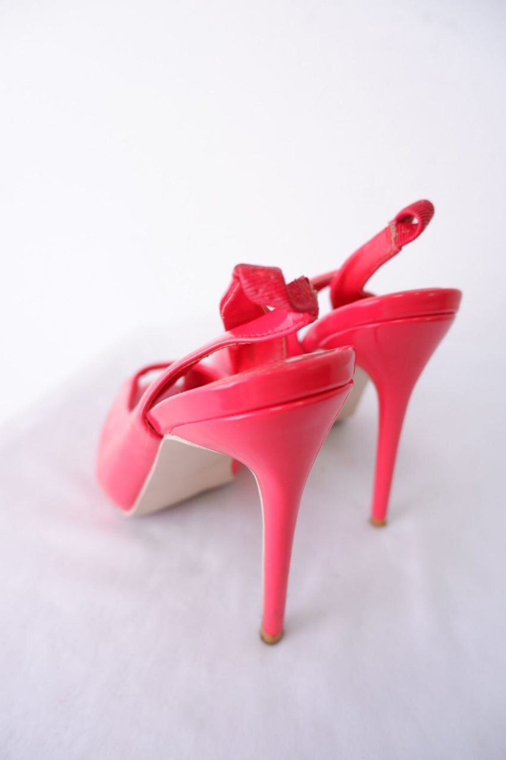 Босоножки Karanfil на каблуке 38 размер