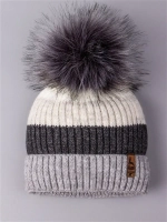 Шапка зимняя вязаная с помпоном