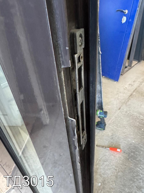 Дверь алюминиевая Б/У 2550(в) x 1340(ш)