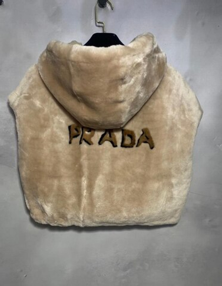 Жилет Prada