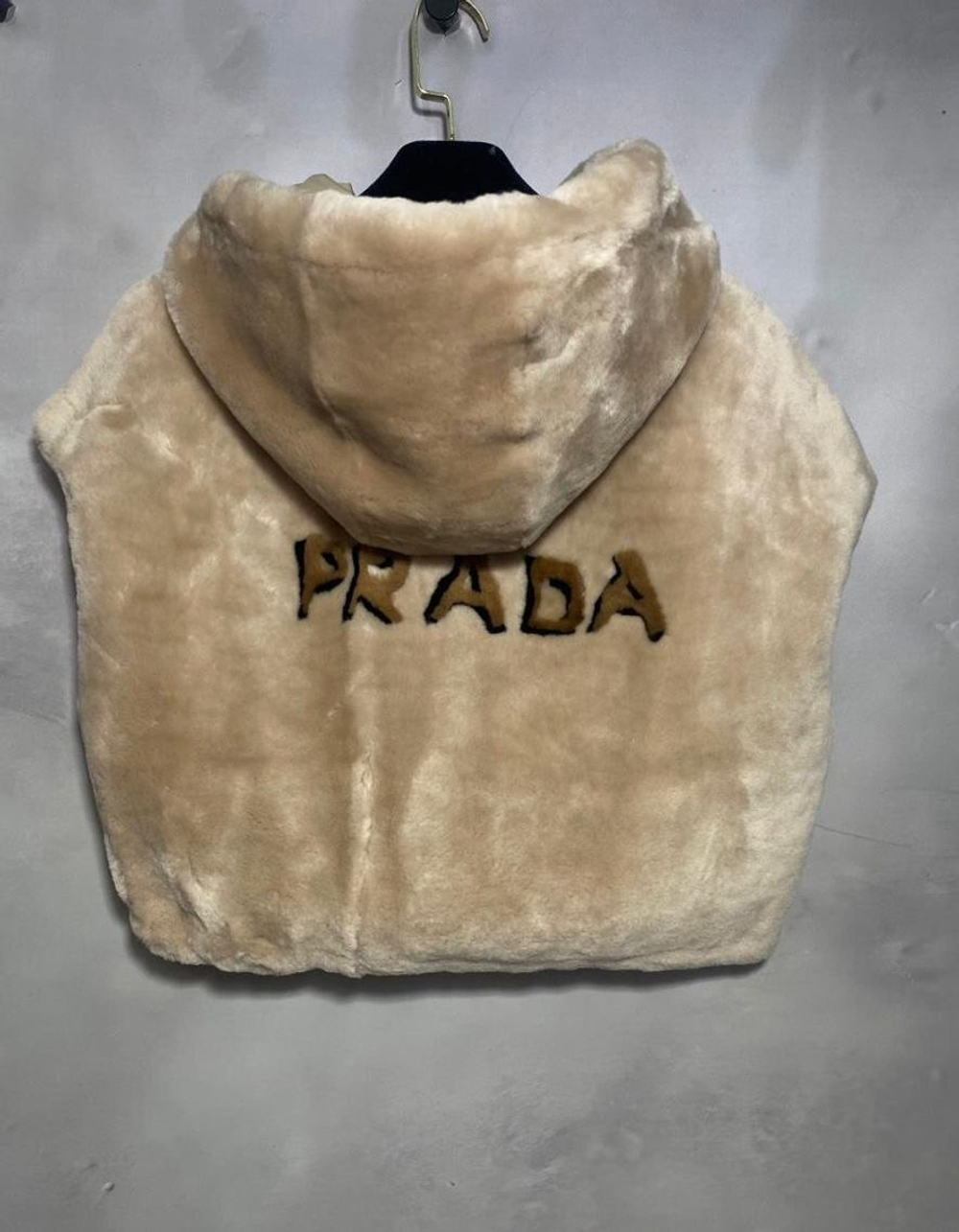 Жилет Prada