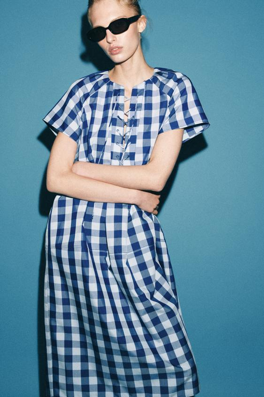 ZARA ПЛАТЬЕ В КЛЕТКУ С ЗАВЯЗКАМИ — ZW COLLECTION, СИНИЙ
