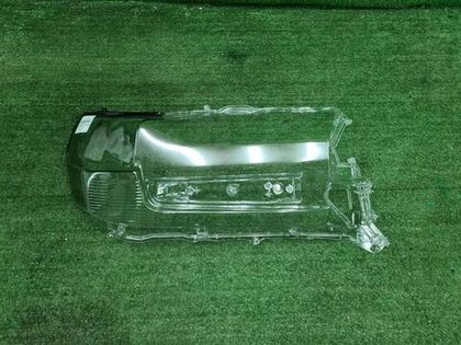 Стекло фары правое Toyota Land Cruiser 200 (15-21)