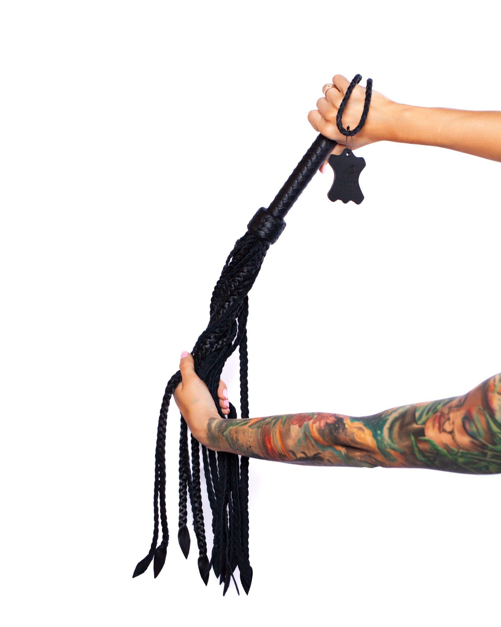 Черный плетёный флоггер Scandal из натуральной кожи - 78 см. (Цвет: черный)