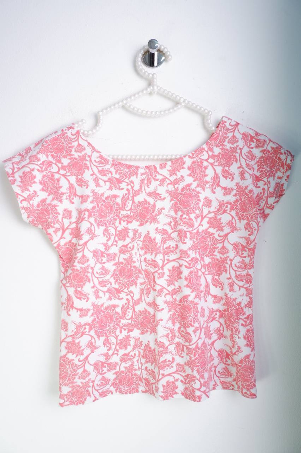 Футболка приятная к телу, визуально 42 размер