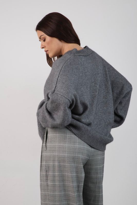 Джемпер вязаный из премиальной шерсти, графит