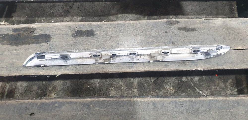 Молдинг решетки радиатора правый верхний Mercedes E-Class (W213) 16-20 Б/У Оригинал A2138880273