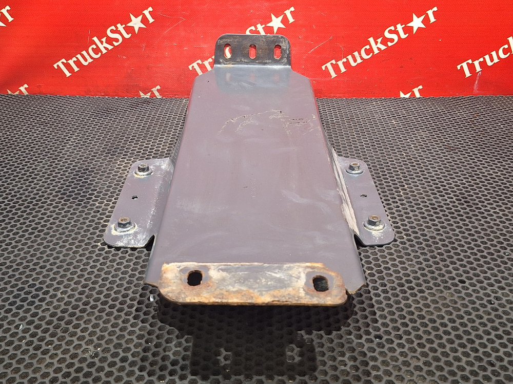 Кронштейн крыла переднего левого 2018г.