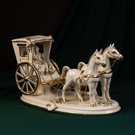 Винтаж: Фарфоровая мануфактура Capodimonte «Ландо с парой лошадей»
