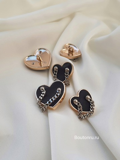 Пуговицы сердечки черные серебряная цепь в золоте