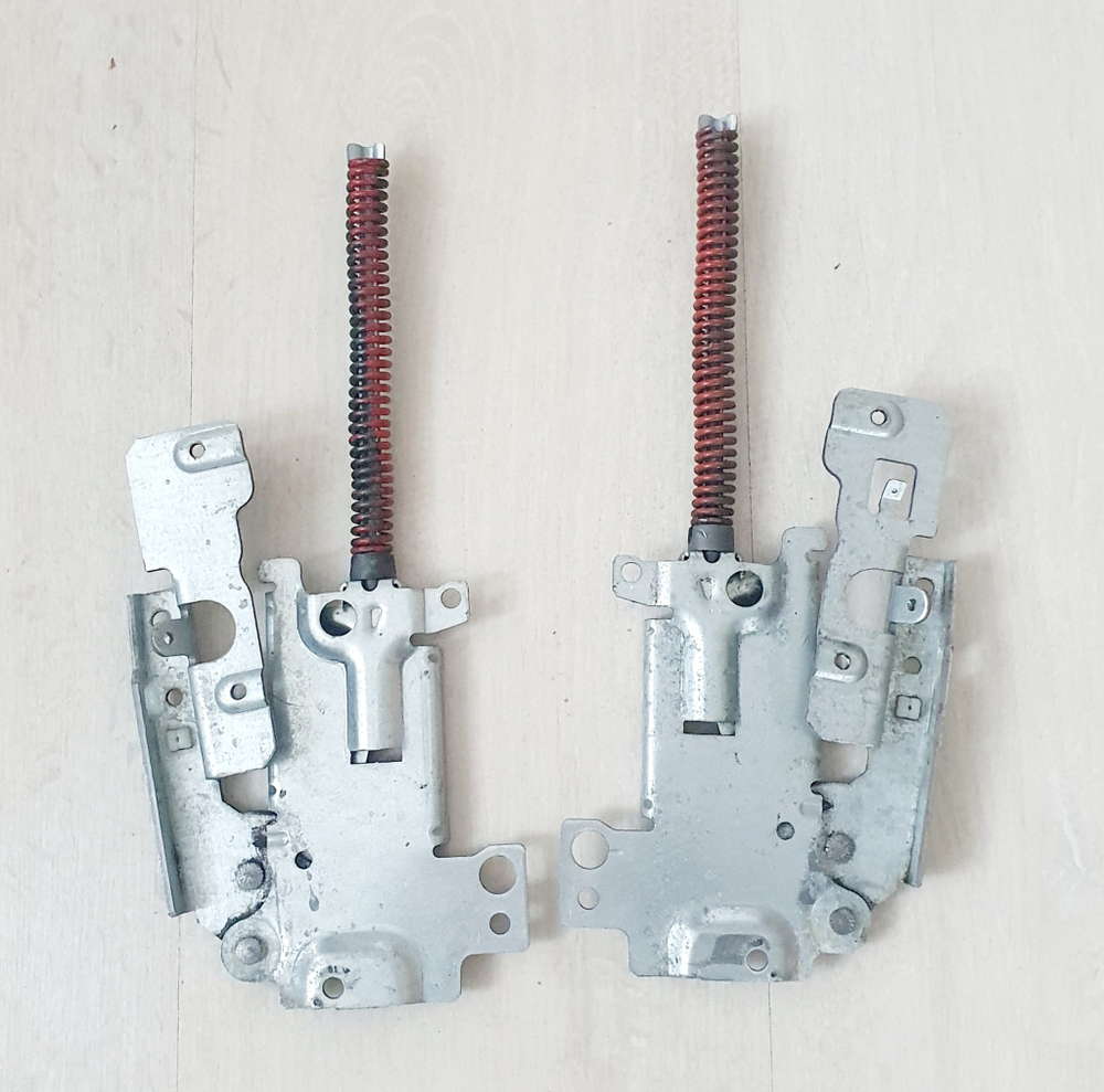 Комплект петель для дверцы посудомоечной машины Electrolux 4055301685