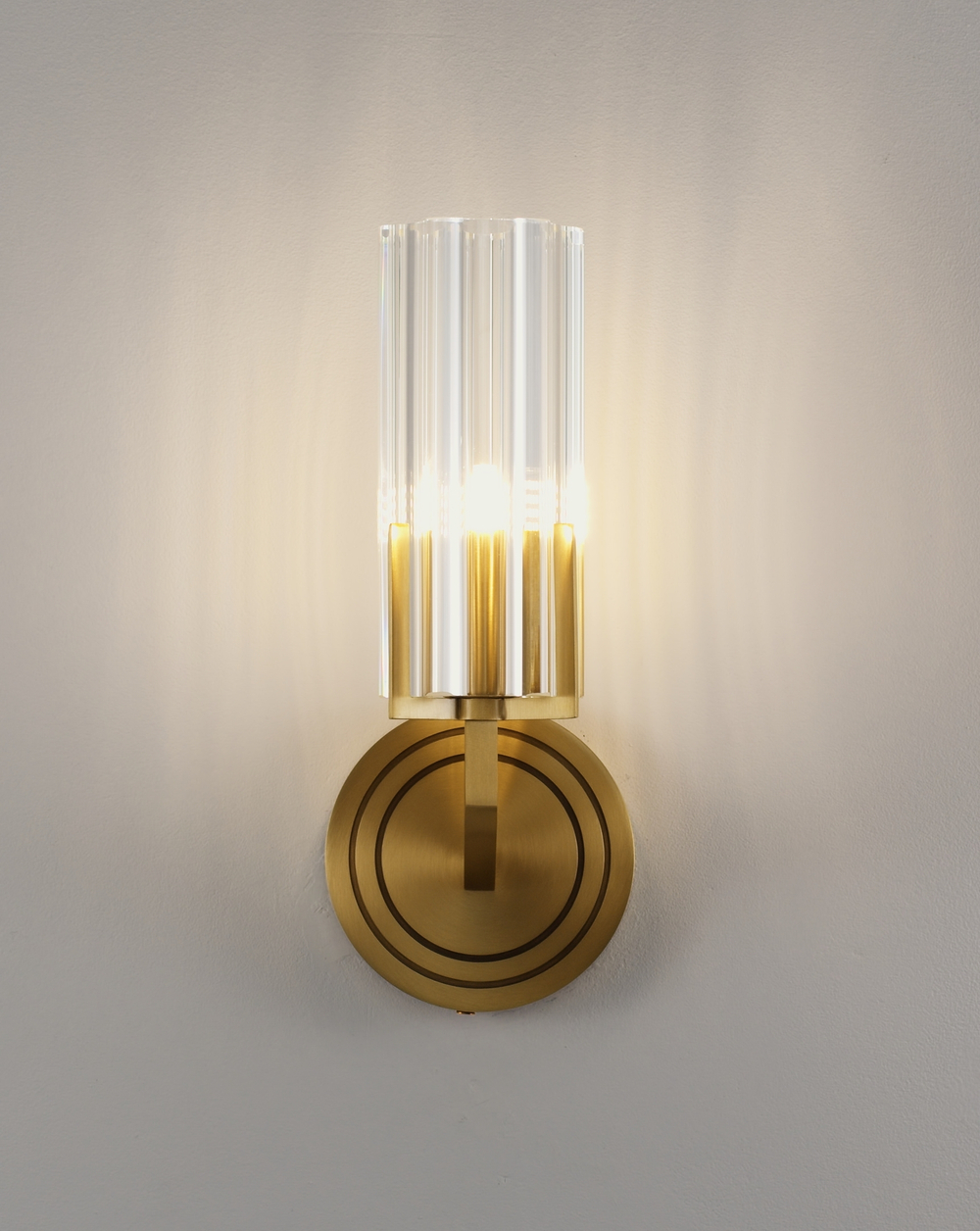 Светильник настенный Moderli V11015-1W Brass