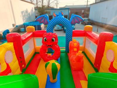 Коммерческий надувной батут «Драконы в тропиках», 8*4*5 м