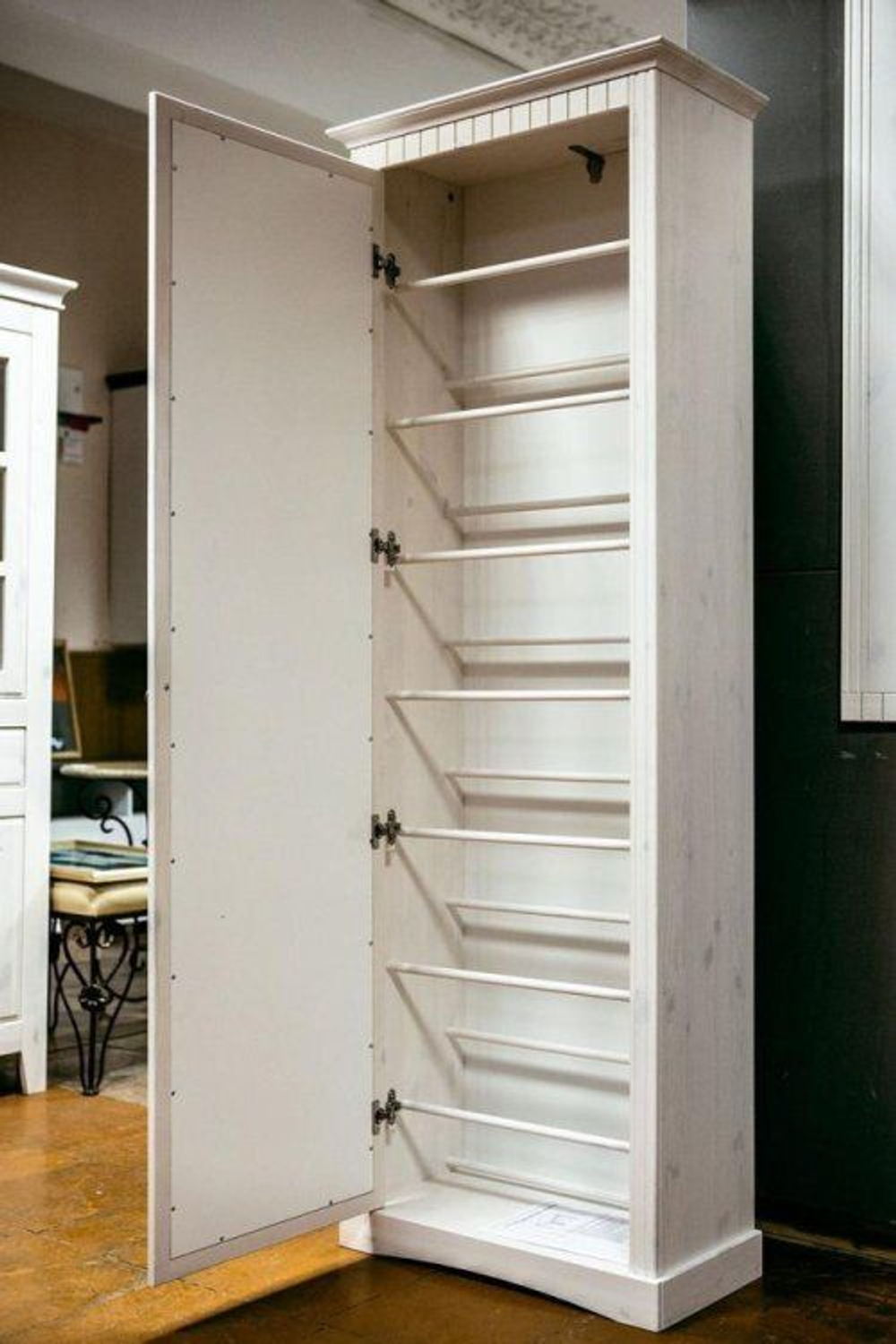 Шкаф для обуви Неаполь из сосны с зеркалом 63х31х179 см, белый воск