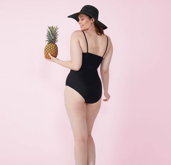 Можно ли купаться в месячные: правда о менструальных купальниках