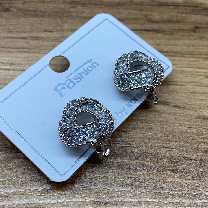 Клипсы Треугольник плетенка 3 полоски циркон в 2 ряда металл серебристый