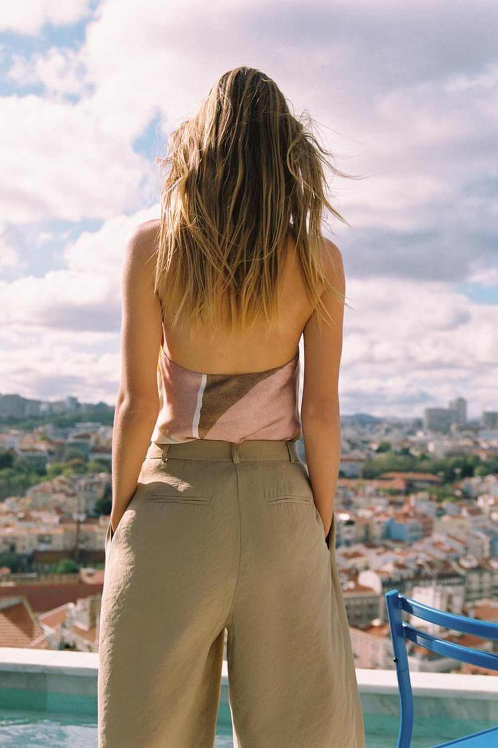 ZARA ТОП ИЗ ТКАНИ С ГЕОМЕТРИЧЕСКИМ ПРИНТОМ С ГОРЛОВИНОЙ ХАЛТЕР, РАЗНОЦВЕТНЫЙ