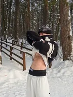 Черный свитер 