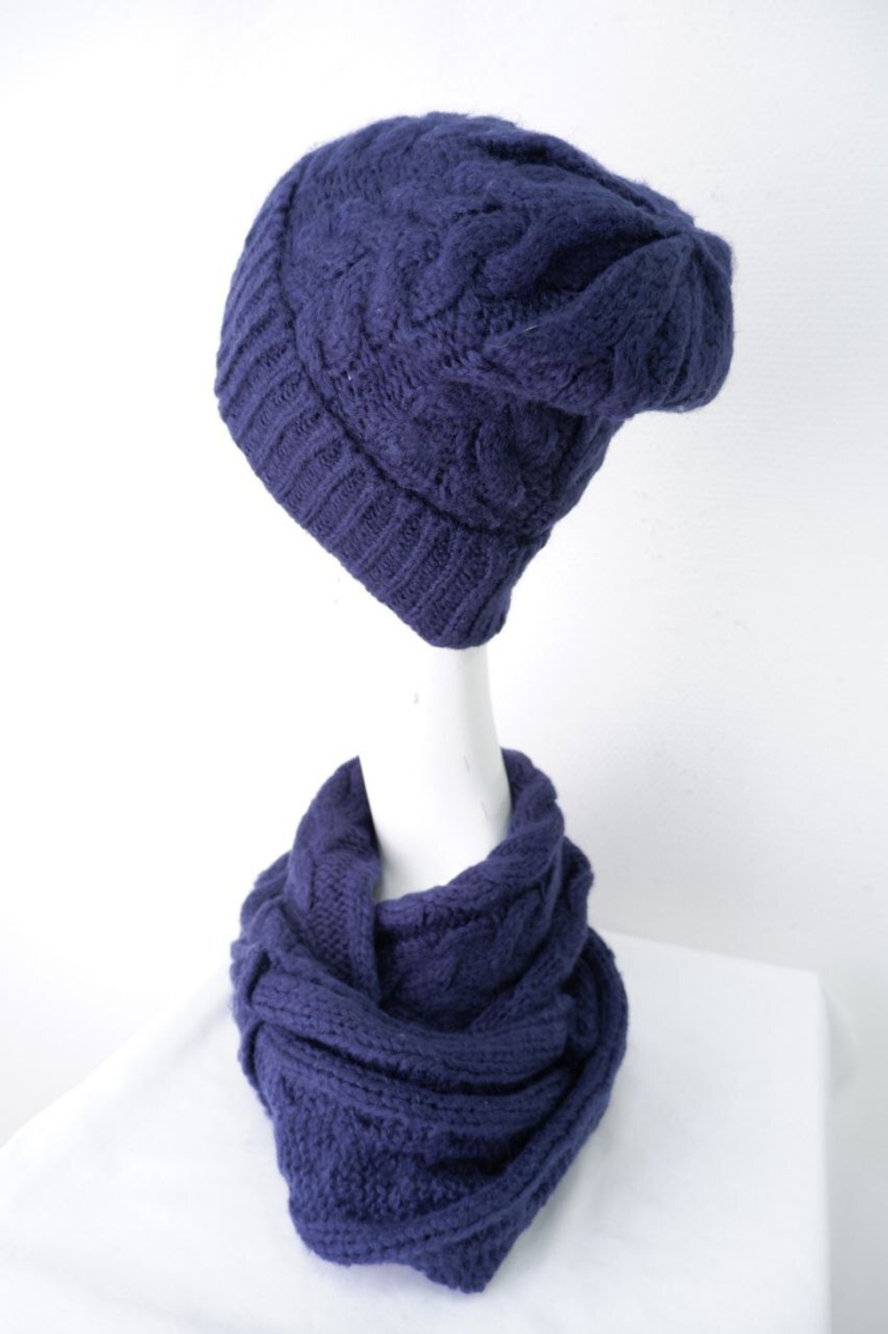 Шапка и снуд стильные