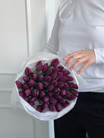 Букет из 51 фиолетового тюльпана - доступен к заказу с 3.03.2025