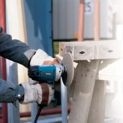 Makita GV7000C машина полировальная