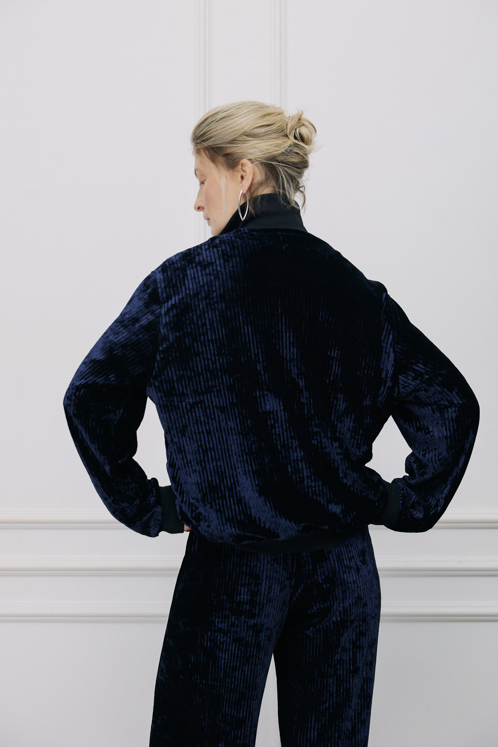 Бомбер бархат сапфировый