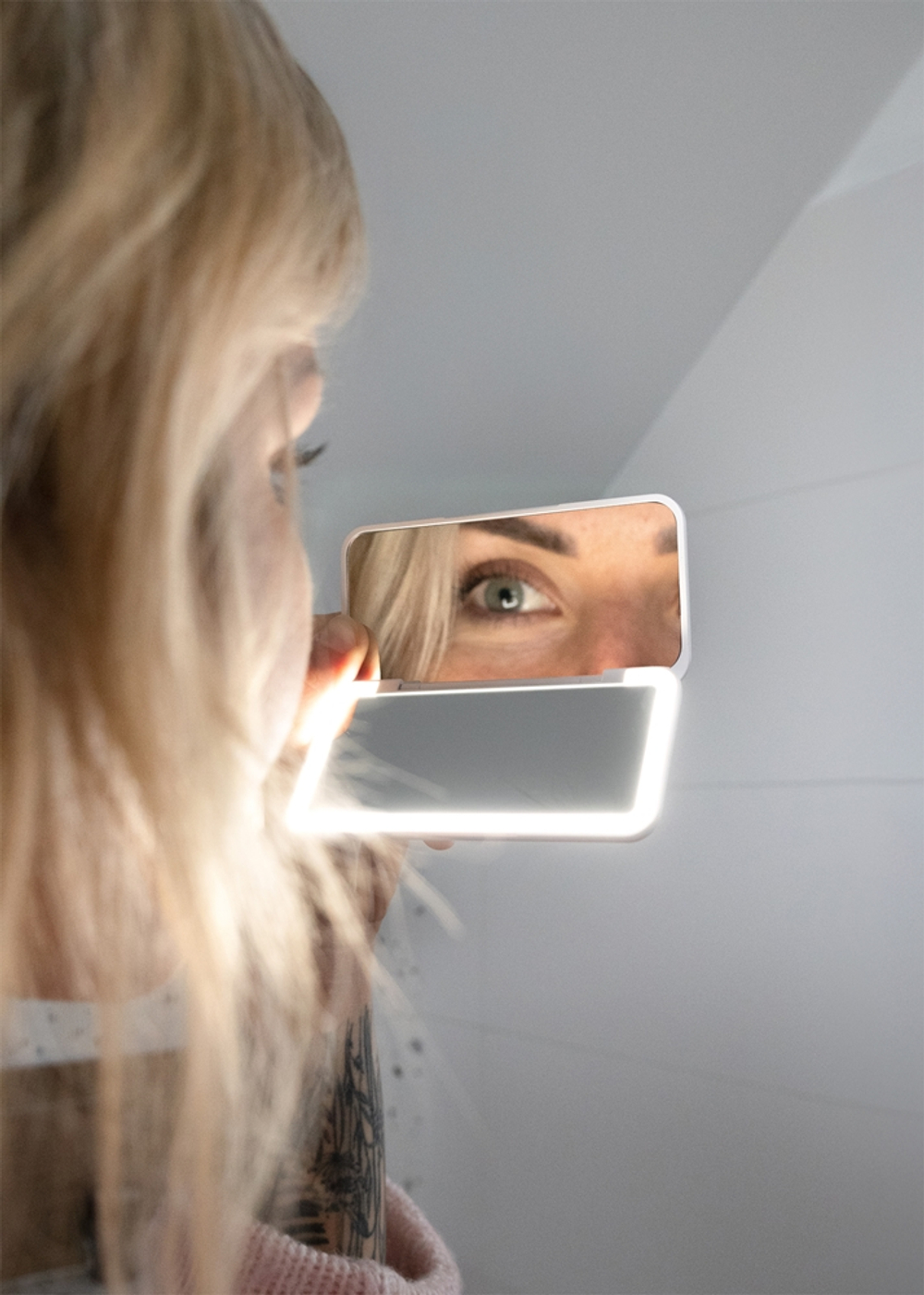 Concept KZ2010 - Косметическое зеркало с LED-подсветкой White, 1 szt.