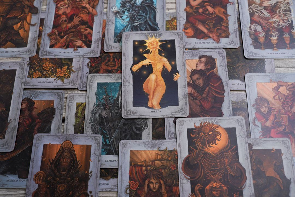 Набор "Мистическое Таро. Колесо года. Откройте секреты пяти королевств"