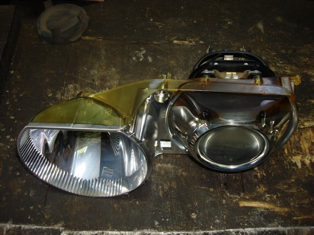 Кронштейн фары BMW E36/ Направляющие корректора фары BMW E36