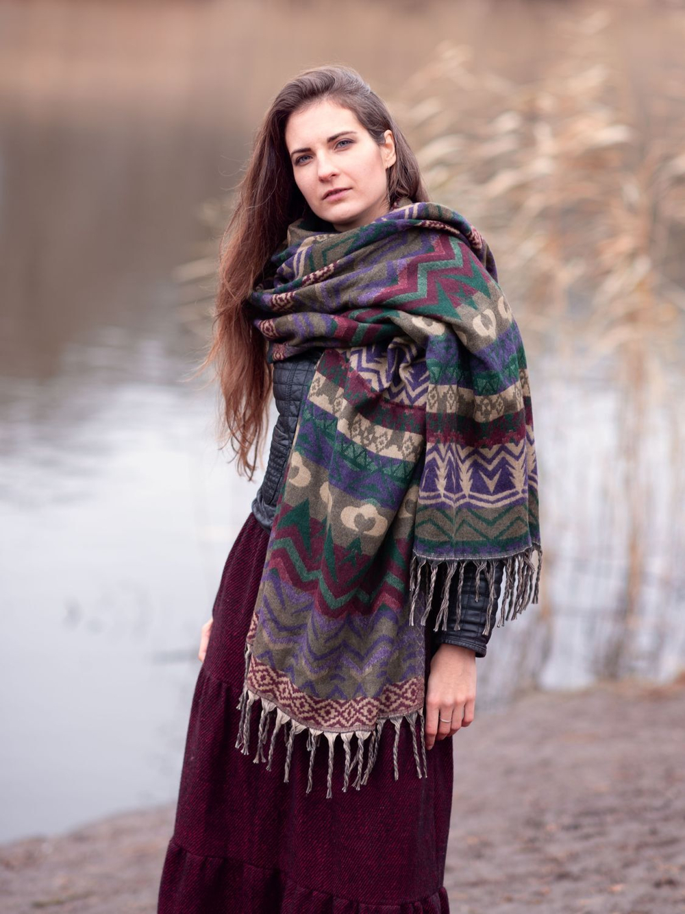 Шерстяной палантин с этно орнаментом