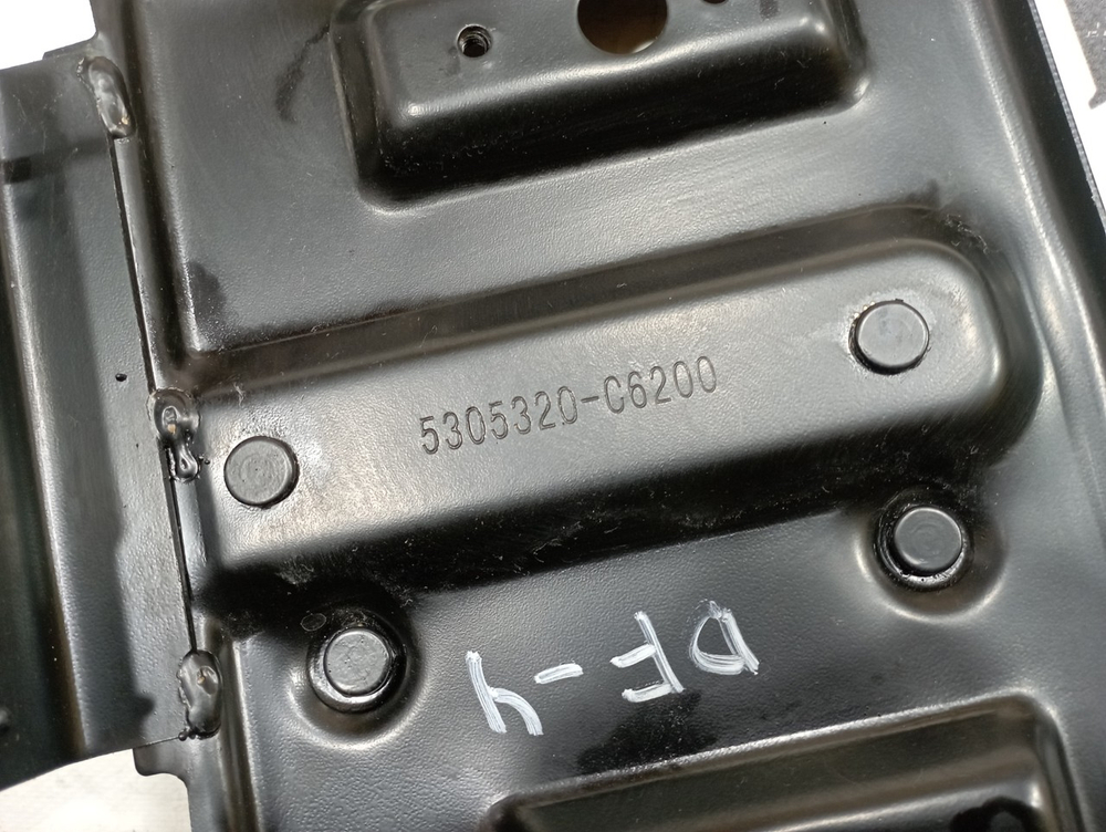 Кронштейн крепления торпедо правый