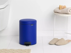 Brabantia - Корзина для мусора NewIcon синего цвета, 5л. / артикул   206849  / GTIN 8710755206849