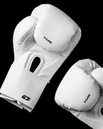 Безопасные перчатки для спарринга Ultimatum Boxing Белые