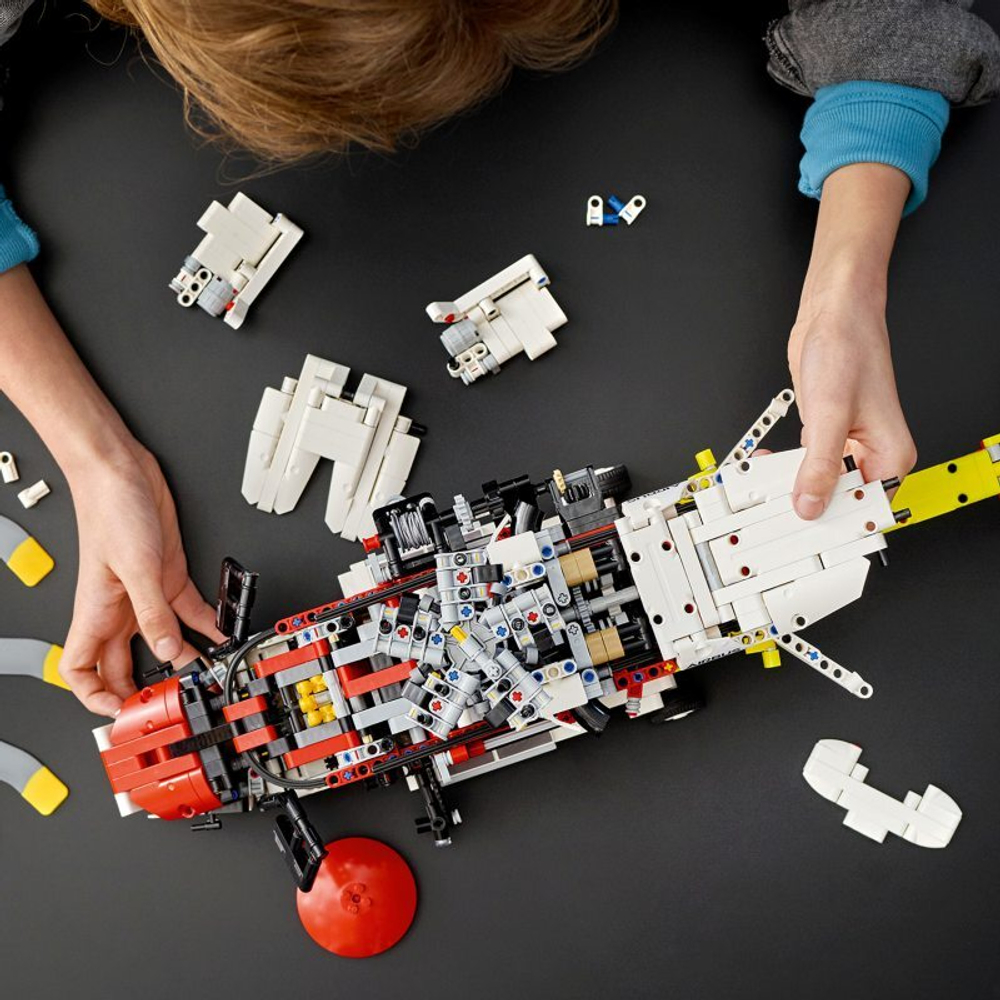 Конструктор LEGO Technic Airbus Спасательный вертолет 42145