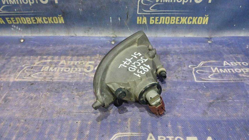 Туманка левая TOYOTA BREVIS 2004