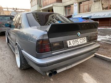Спойлер Ducktail на BMW E34