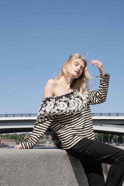 Свитшот в полоску с воротником-рюшей