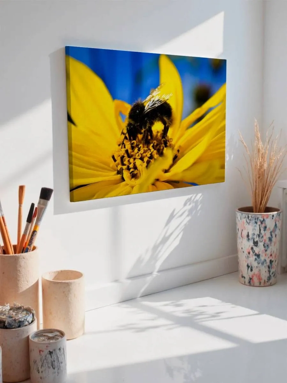 Картина на стену 40 X 50 Пчела в цветке