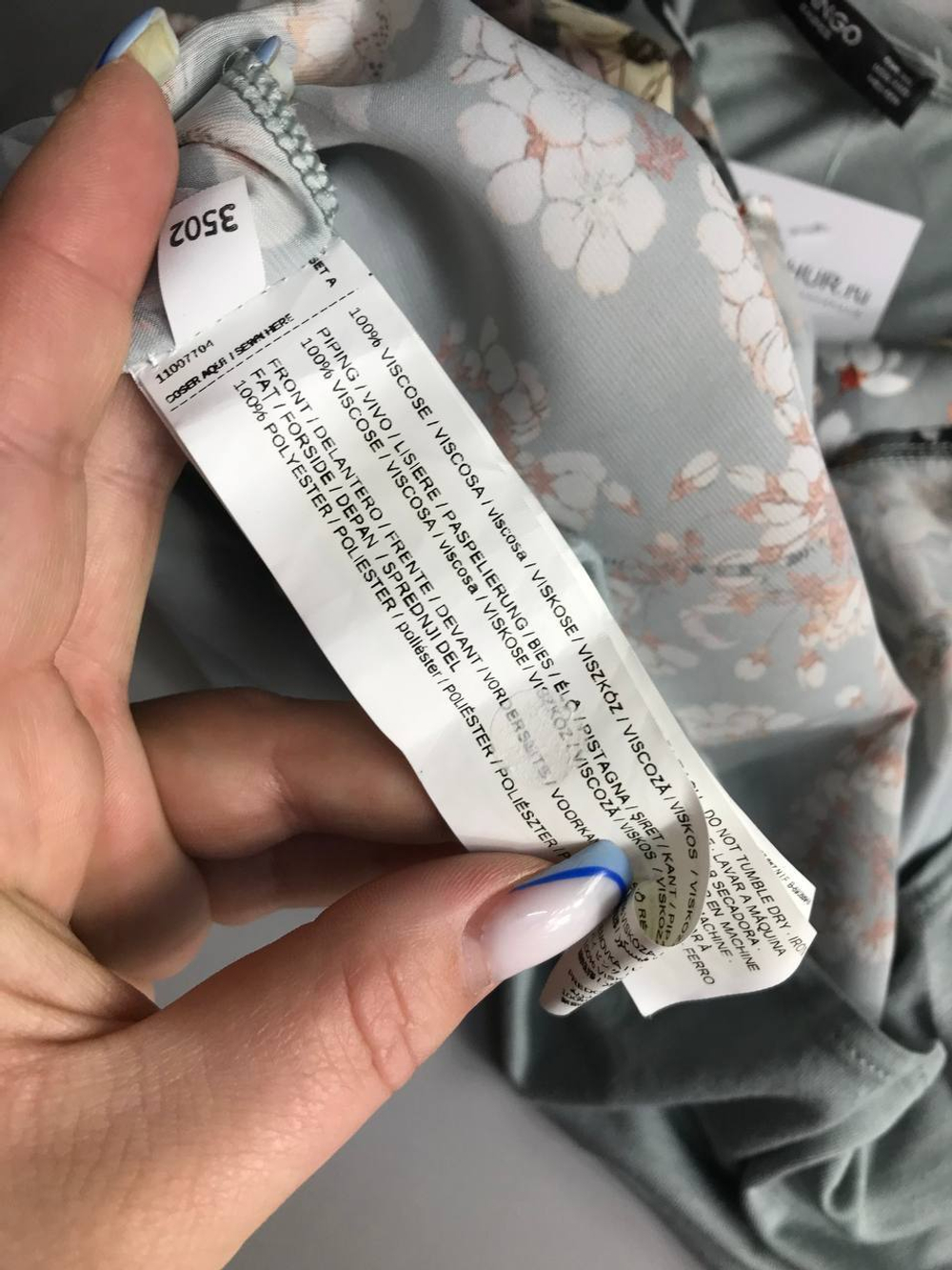 Блузка Mango c V образным вырезом, маркировка XS, визуально на 42 размер