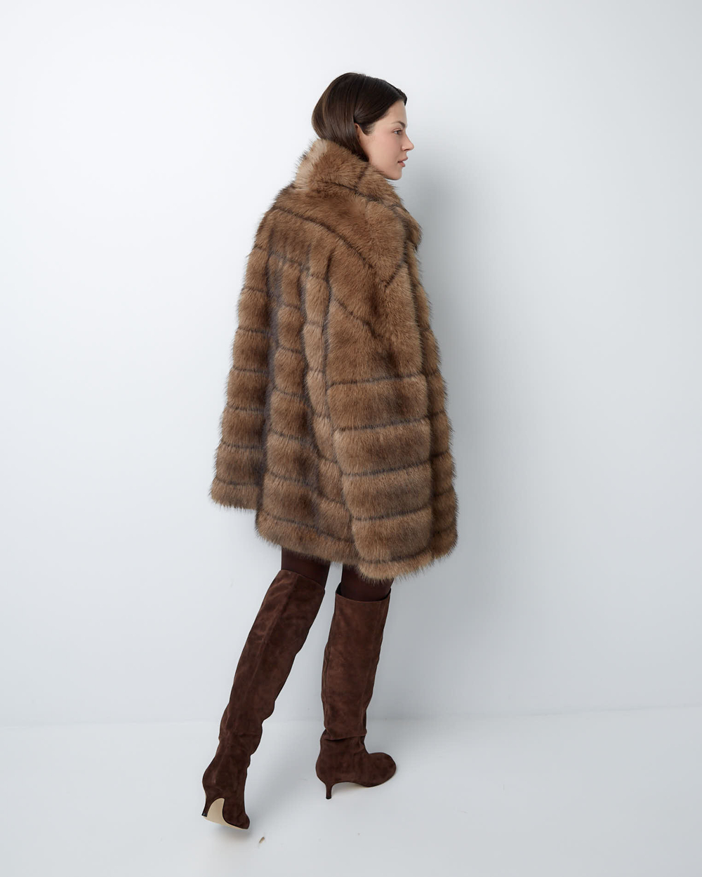 Шуба укороченная из искусственного меха соболя ореховый