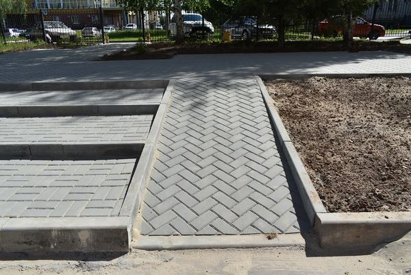Можно ли укладывать тротуарную плитку на асфальт