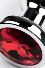 Серебристая вытянутая анальная пробка 10см с красным кристаллом ToyFa Metal 717049-9