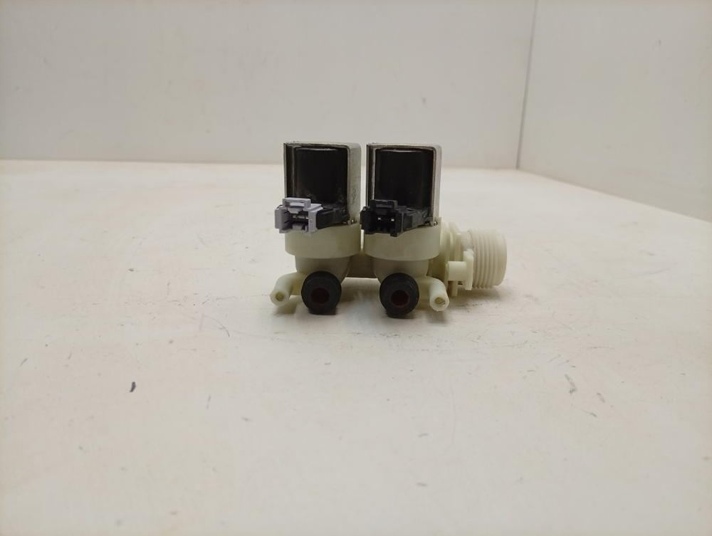 BWE81282LB кт35 Клапан подачи воды для стиральной машины Ariston, Indesit C00110333 б/у