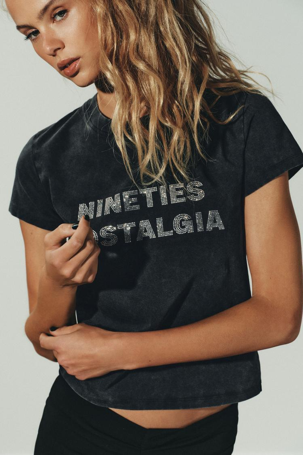 ZARA ФУТБОЛКА С ТЕКСТОМ И ЭФФЕКТОМ ПОТЕРТОСТИ, АНТРАЦИТОВО-СЕРЫЙ