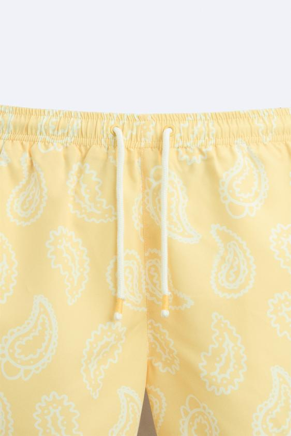 ZARA ПЛАВКИ КЛАССИЧЕСКОГО КРОЯ С ПРИНТОМ ПЕЙСЛИ, ПАСТЕЛЬНО-ЖЕЛТЫЙ