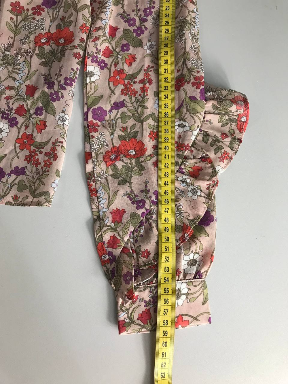 Блузка Sela притяной расцветки, визуально на 42 размер