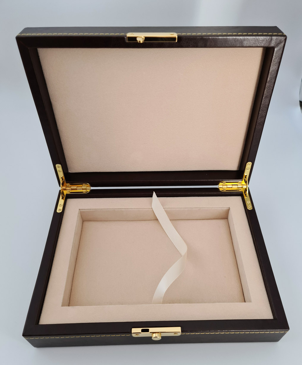 Кожаный подарочный футляр для книги (эксклюзив)