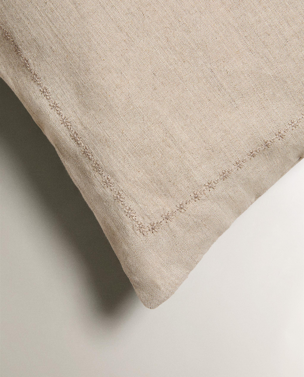 Zara Home наволочка декоративная из льна, светло-бежевый · 1140/007