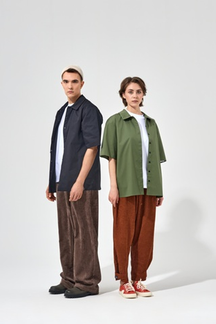 Рубашка унисекс с отложным воротником черная, короткий рукав